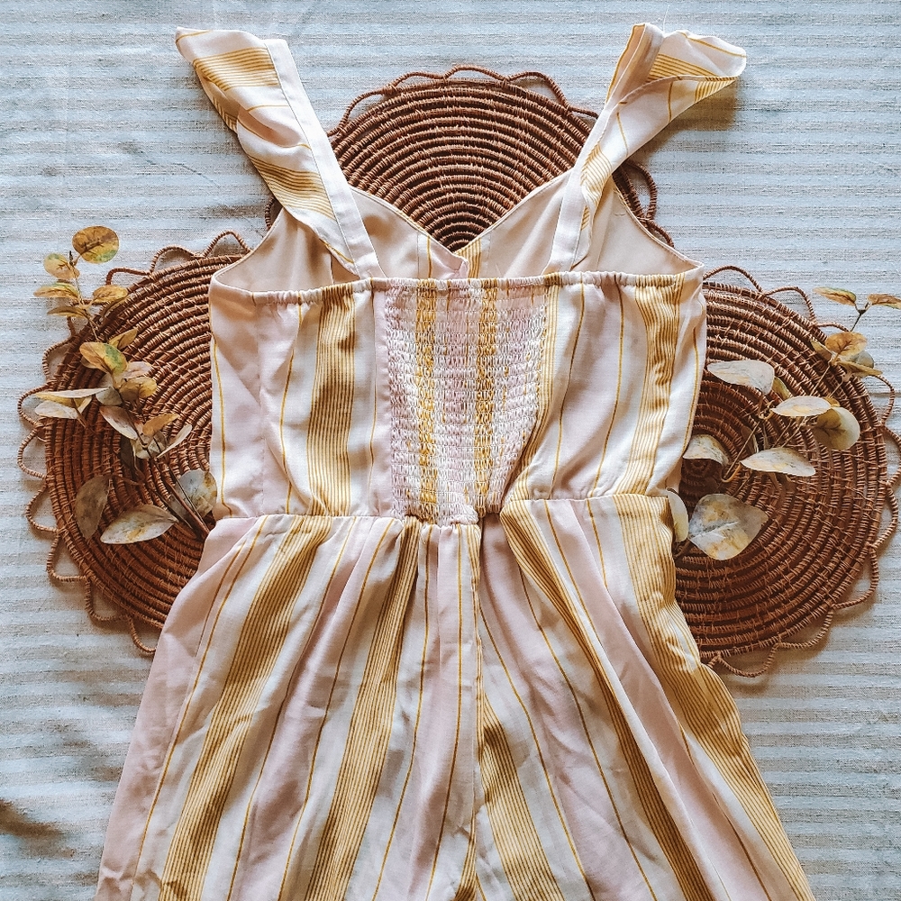 Cropped Ruffled Jumpsuit - Picture 3 of 5